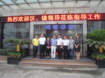 番禺区区长何汝诚赴必一运动集团考察指导